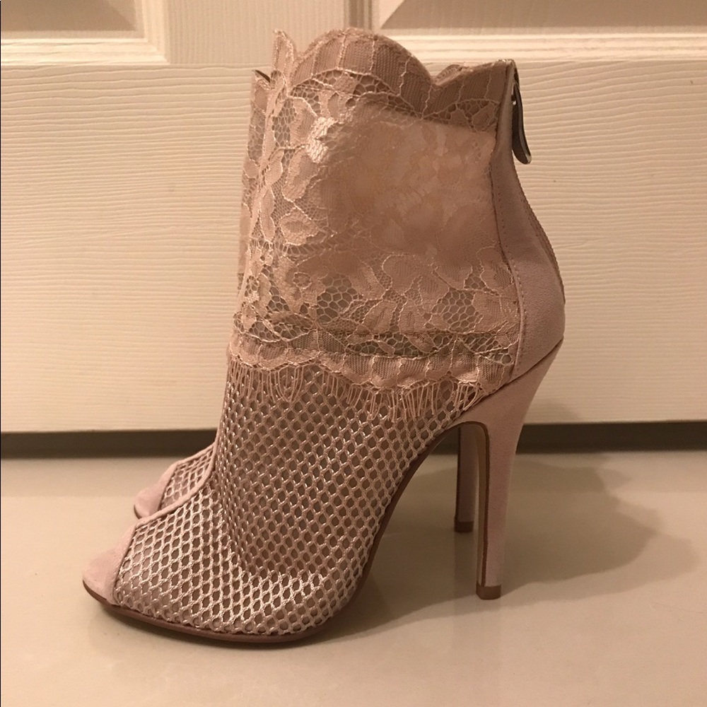 CHINESE LAUNDRY open toe lace booties